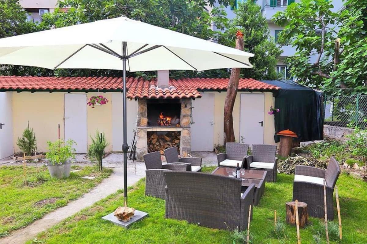 Split Central Retreat Bagian luar foto