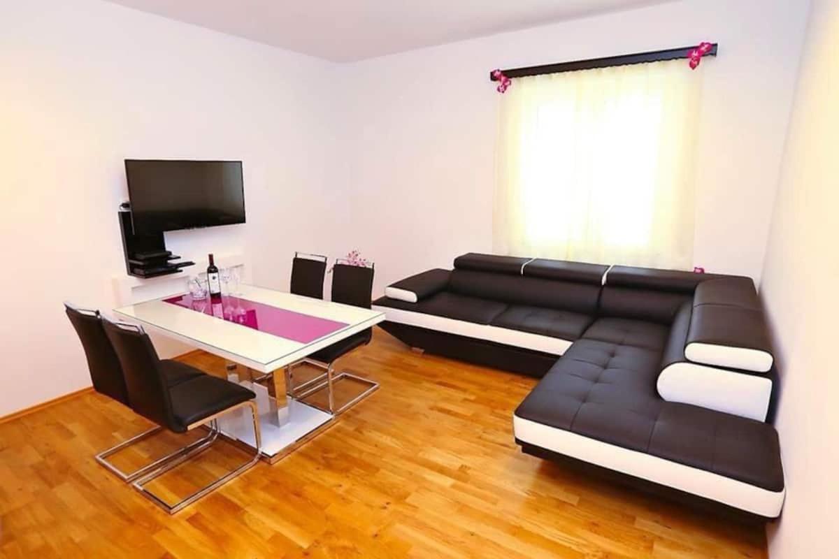 Split Central Retreat Bagian luar foto